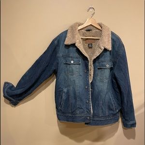 Sherpa lined denim jacket. Arizona dark tan Sherpa with dark blue denim.